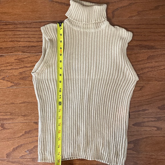 Tomfoolery Tan sleeveless turtleneck sweater - size Medium - Picture 8 of 8